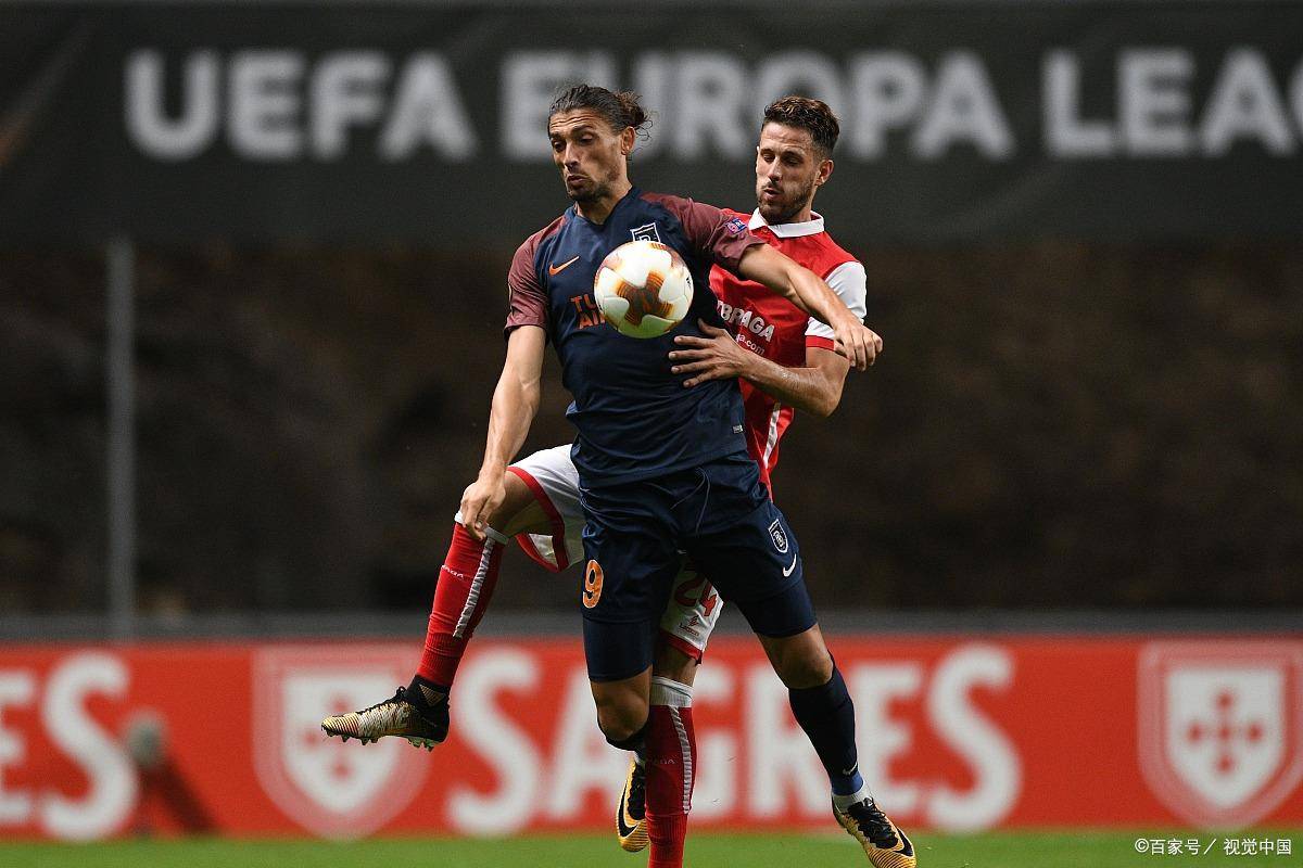 沙尔克连败数场比赛，降级危机加剧的简单介绍