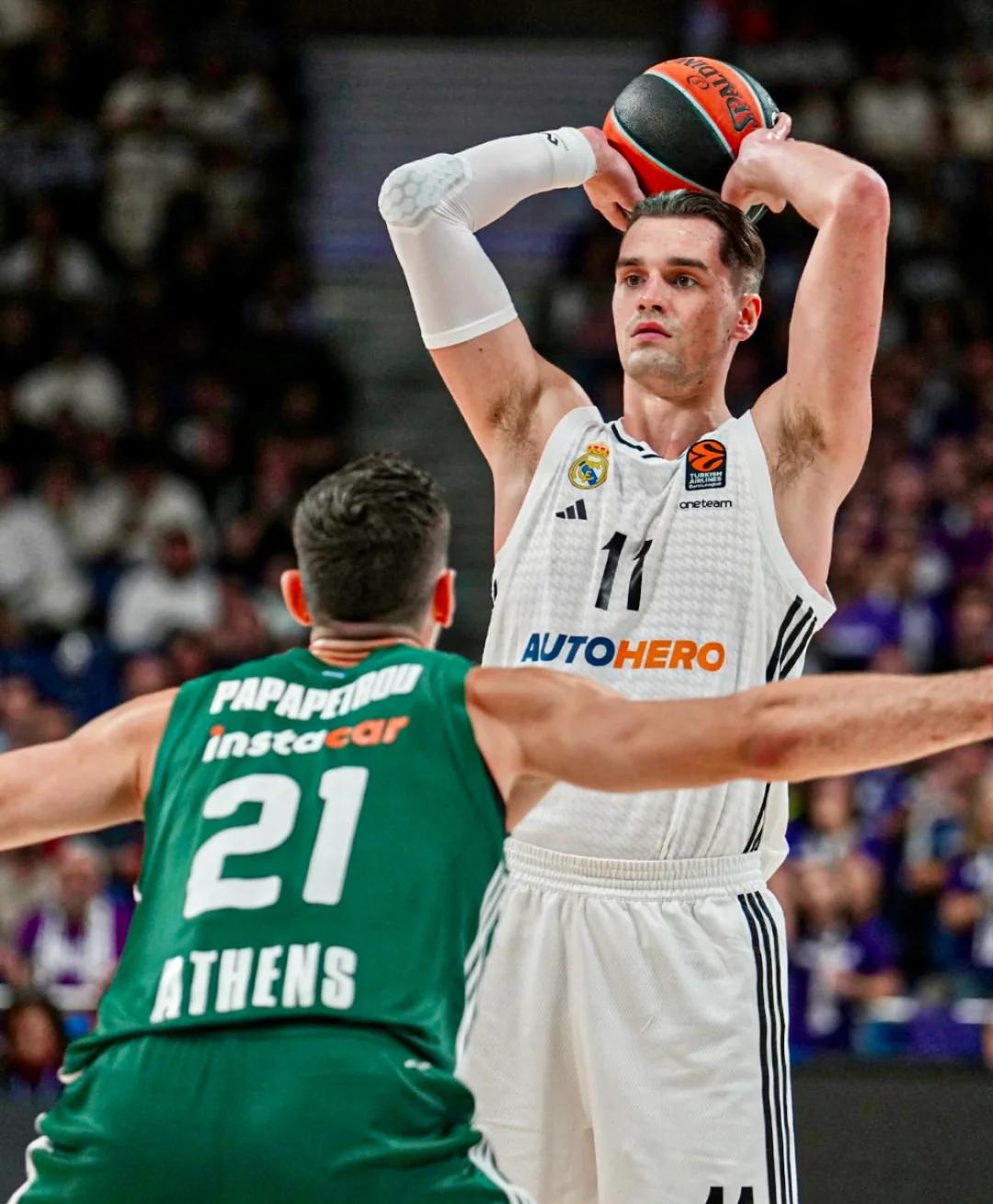 欧洲篮球巨星组队友谊赛球员技艺大放异彩